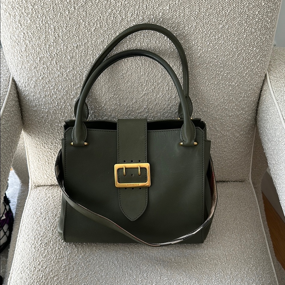 BURBERRY Green Handbag with Gold Buckle